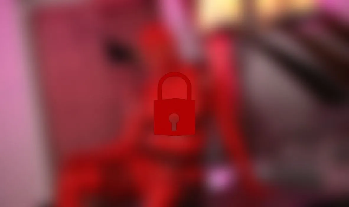 Jessica Roter Cat Suit aus Latex