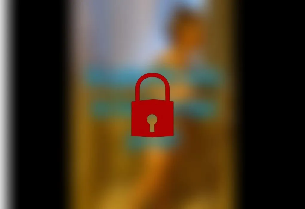 Der geilen Milf wird in der Dusche ihr Maul gestopft😮🤤