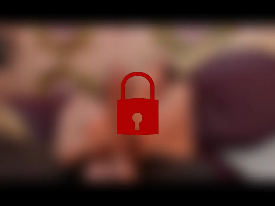 Ich schiebe meine Füße und Hände an deinem Schwanz