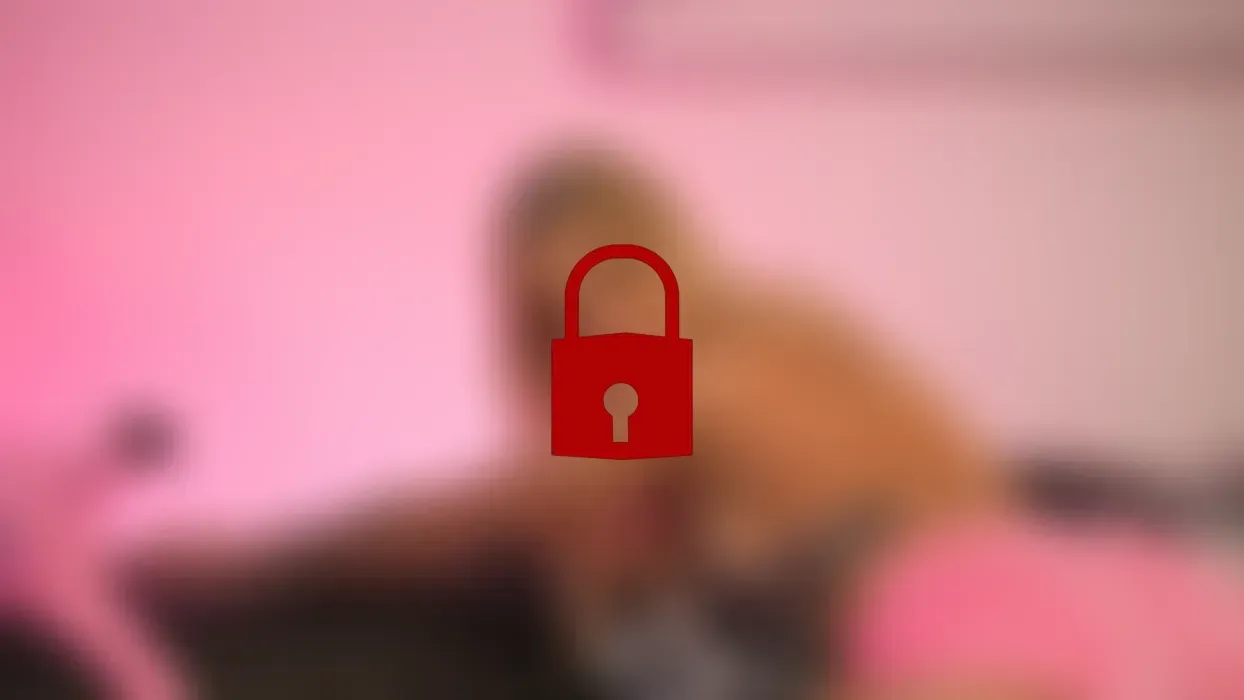 Bei einem fremden habe ich es mir heimlich auf der Couch besorgt!