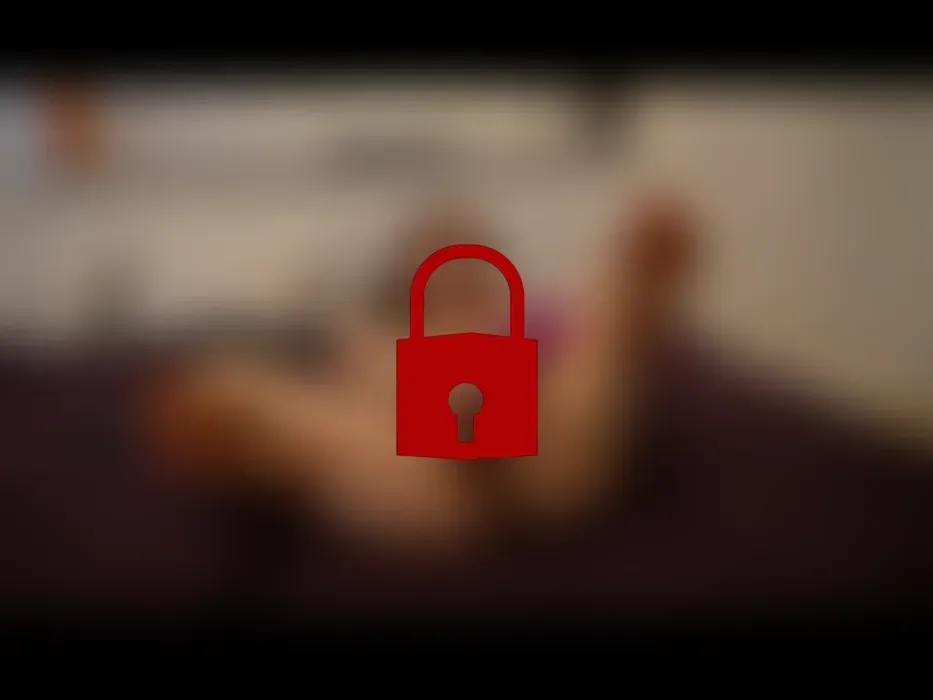 Footjob und Reiten auf rosa Riesendildo