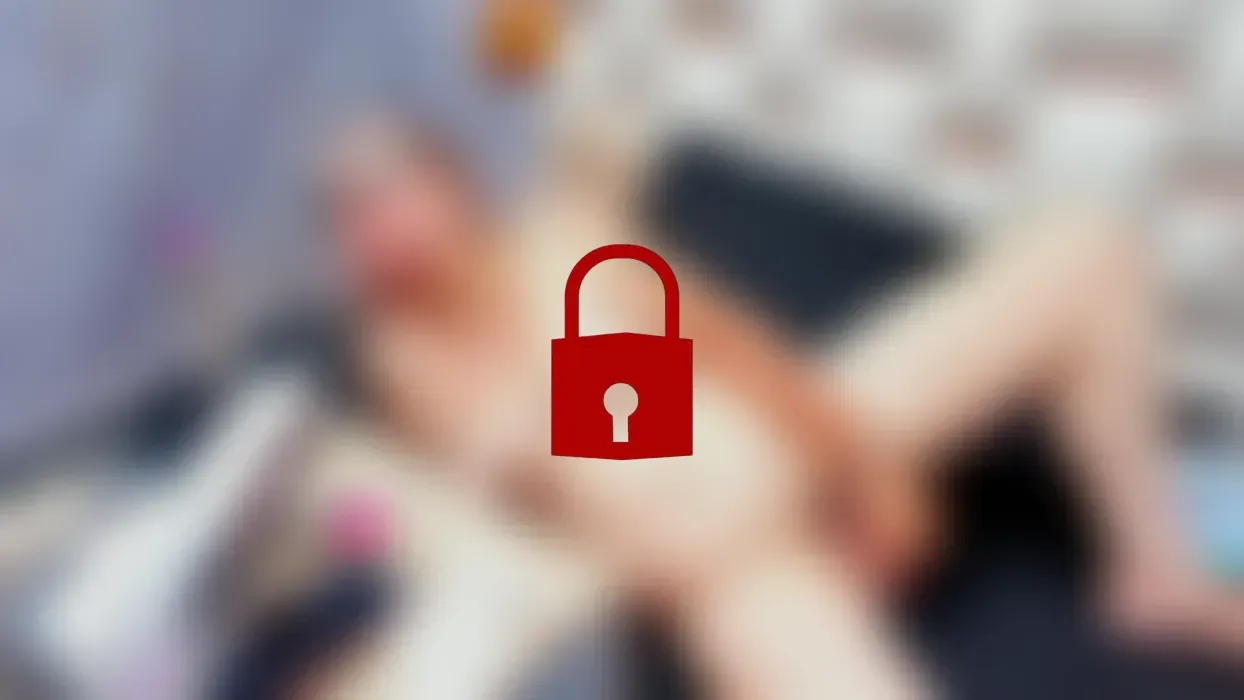 filling both my holes 🔥🍑💋