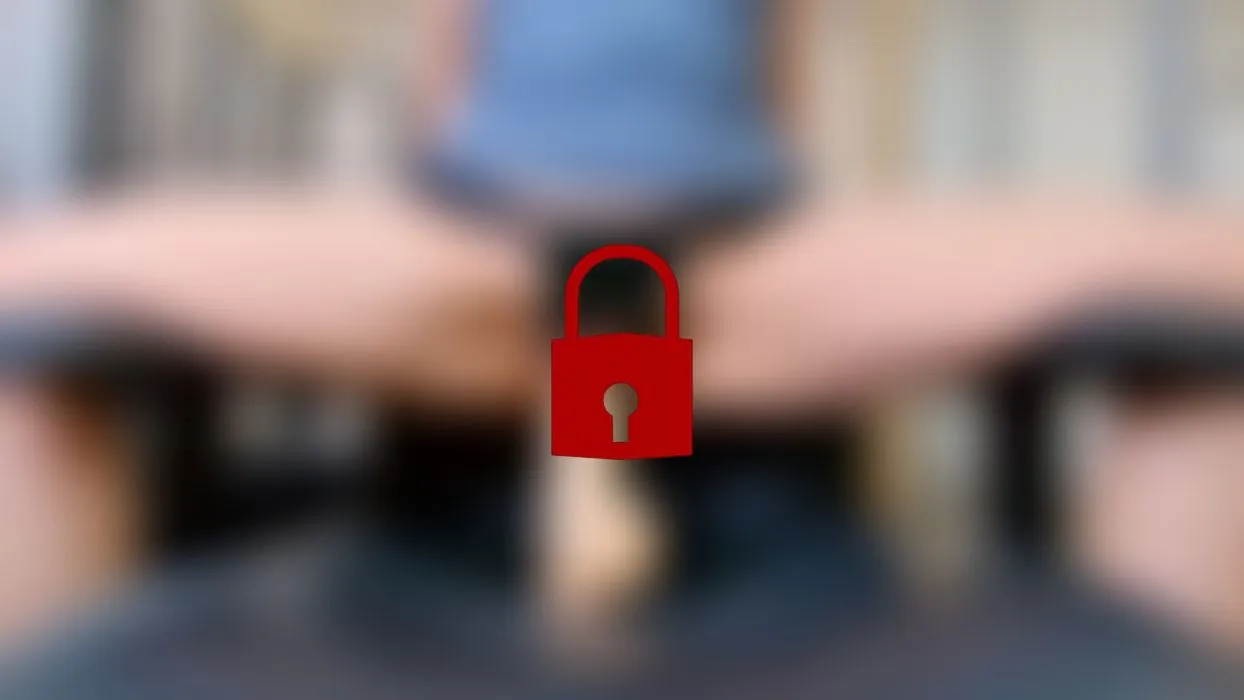 Fetten Dildo mit gepumpter Pussy abgefickt