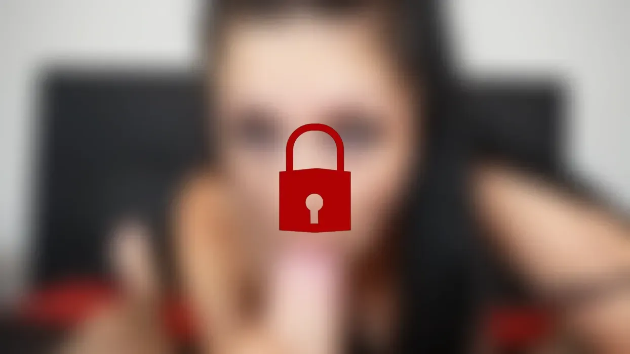 Schwanz schmatzt im Mund und Fotze