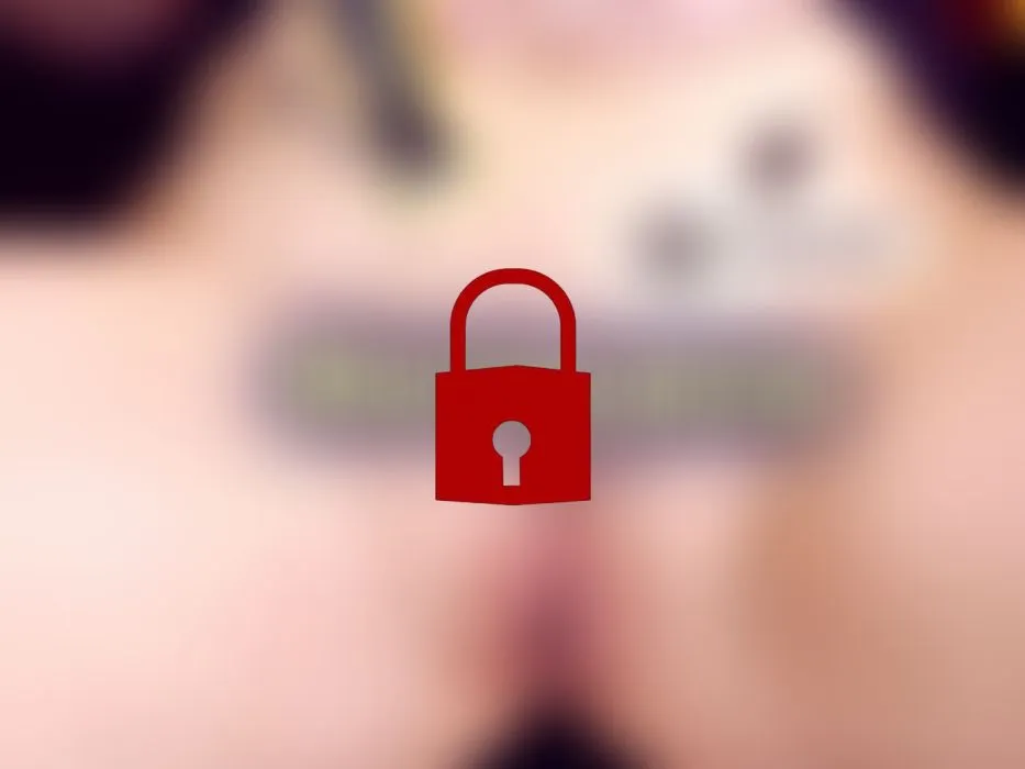 04 SHORTS Rasierte Muschi