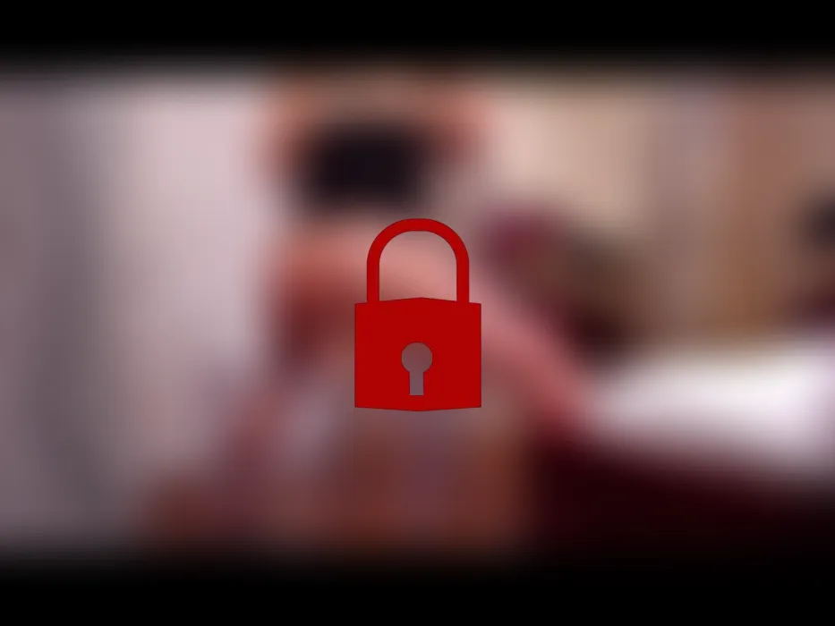 Reiten Sie diesen großen Dildo, Blick von hinten!