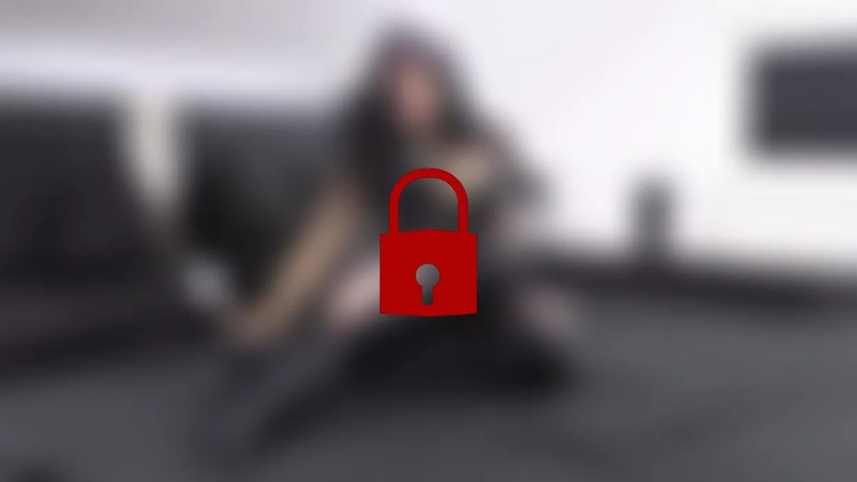 Nun halte ich jedem meine Löcher hin – Single-Hobbynutte lässt sich richtig blank durchficken