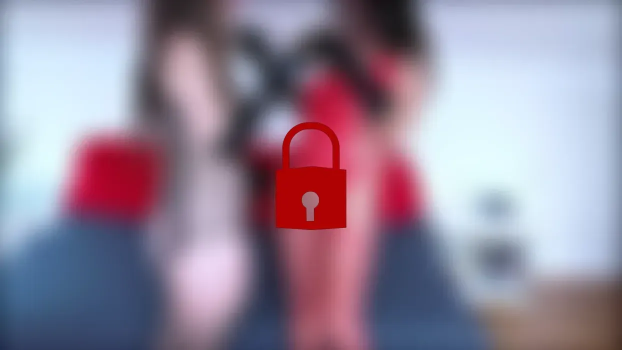 Teeny-Girl von heißer Bi-Milf verführt