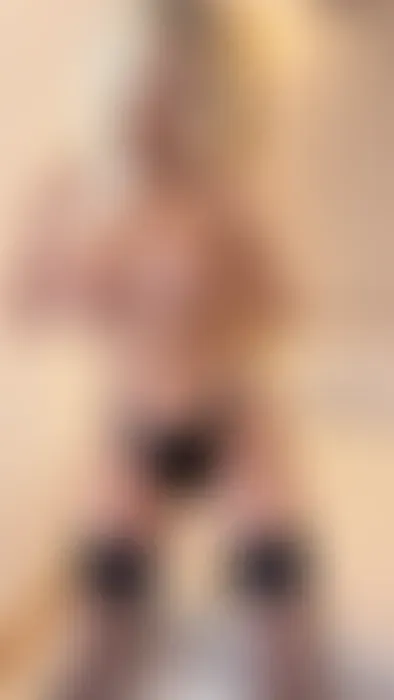 Meine Brüste lieben Aufmerksamkeit… vor allem deine