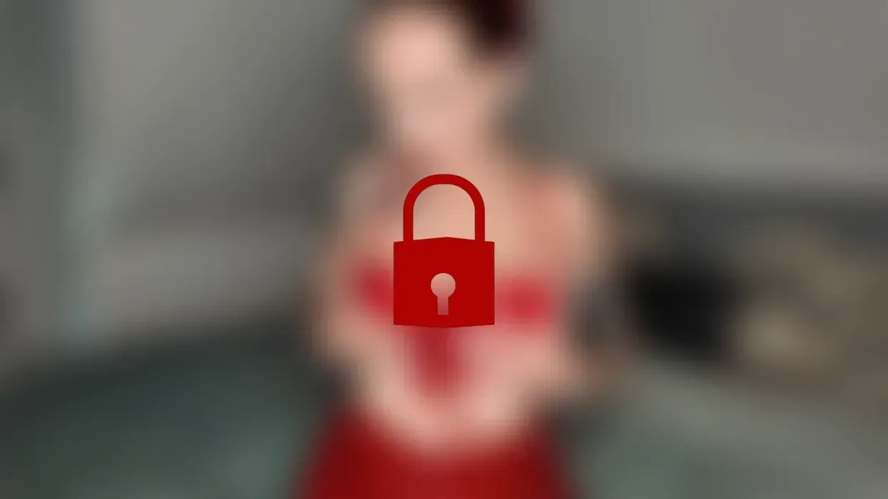 Lady in Red ! Roter Lack Rock , rote Stiefel und mein Glaßdildo !