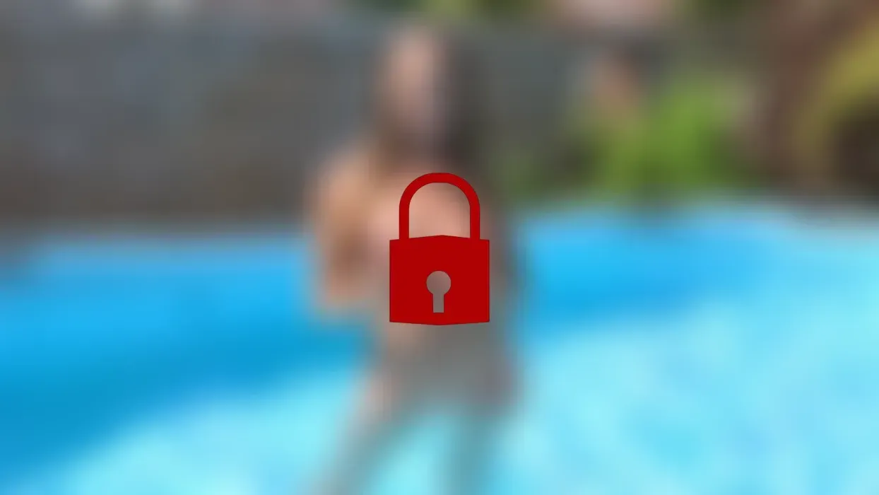 Ich ziehe im Pool blank