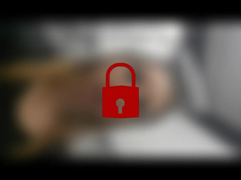 Ich spiele in einem Latex-Badeanzug unter der Dusche und fülle ihn vollständig mit Wasser aus der Dusche!