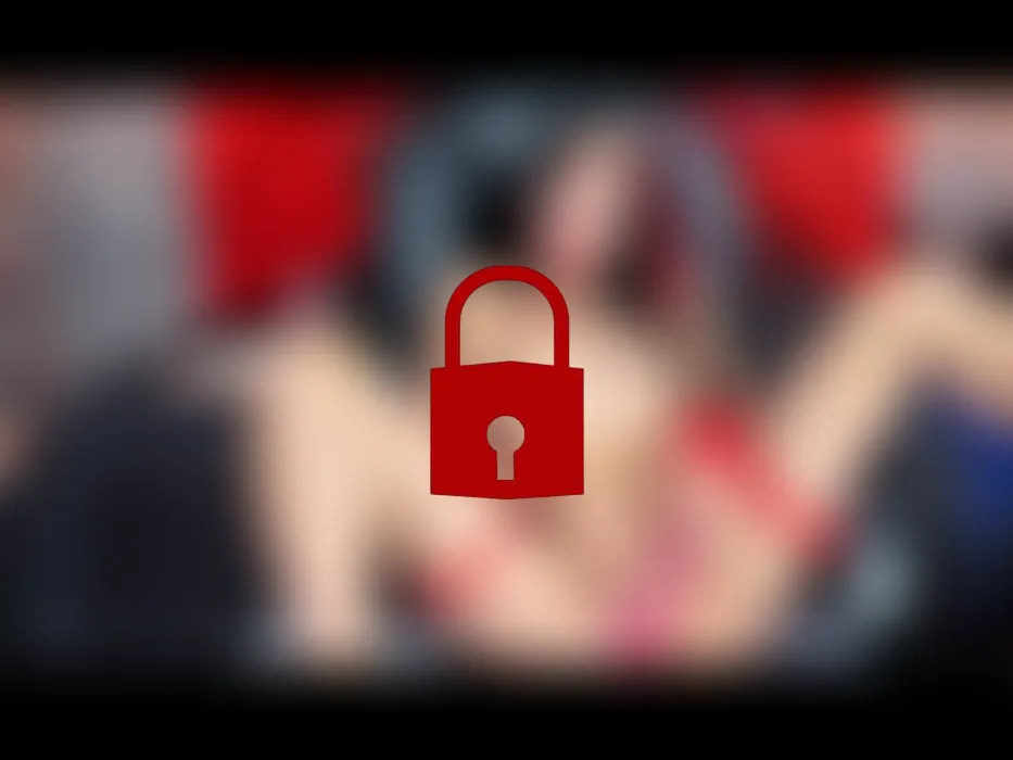 Finger my Pink pussy while use my Lush