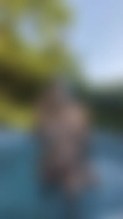 Kleiner Blowjob im Pool