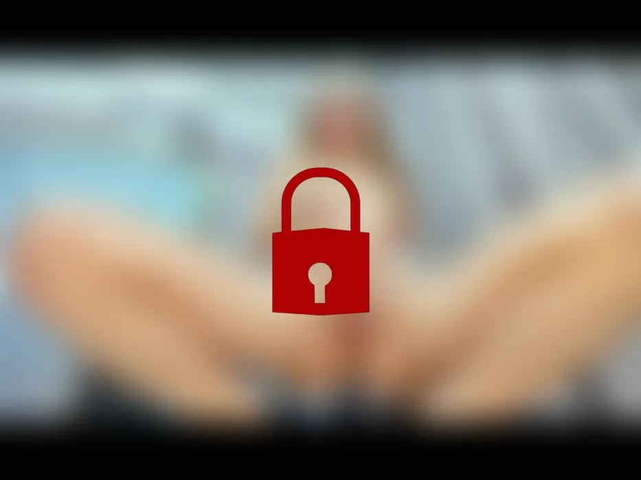 Finger in meiner Muschi, bis sie nass ist