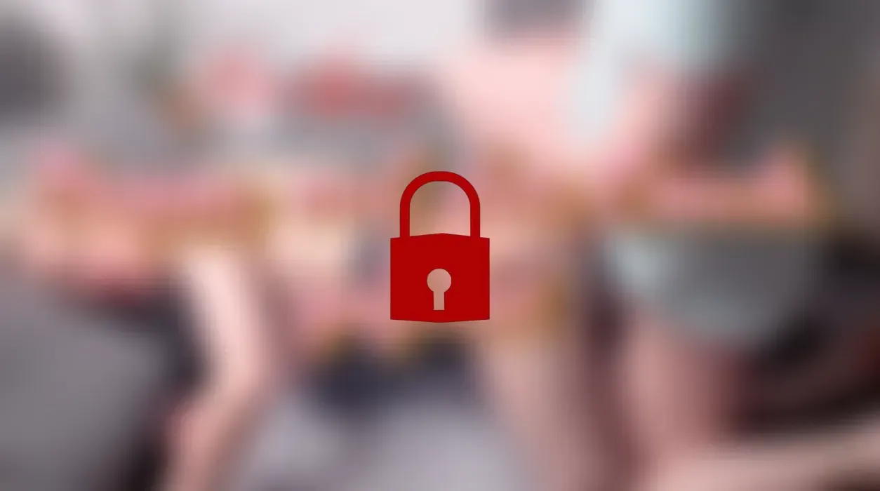 Mia wird Doggy auf der Couch durchgefickt.... 🍆🚀🥵