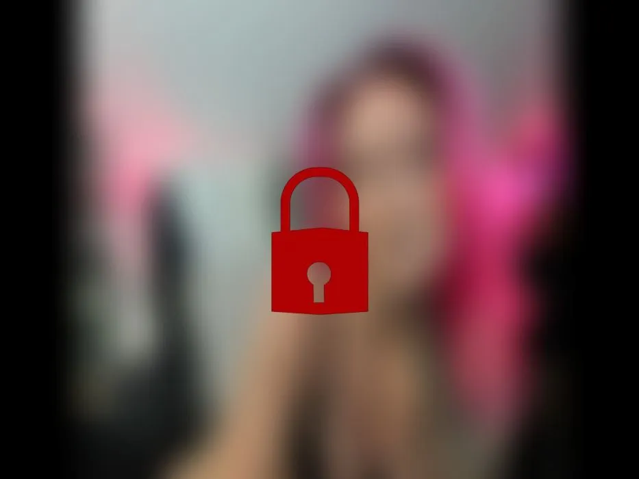 Arsch mit Dildo gesprengt