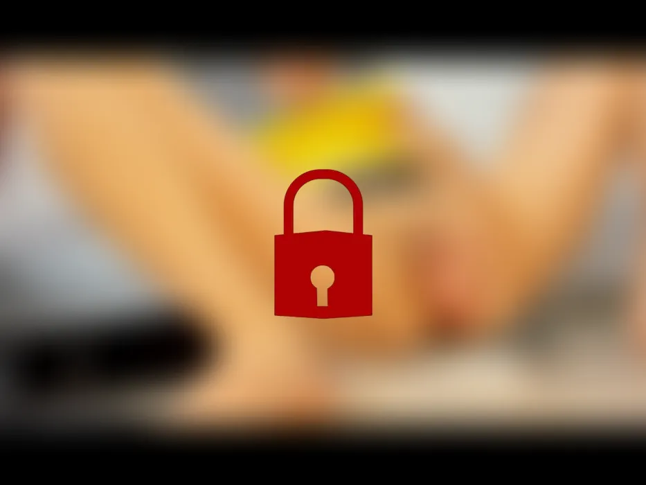 Ich dringe mit meinem Spielzeug in mich ein