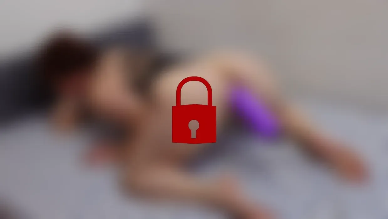 Riesendildo sprengt mein Loch