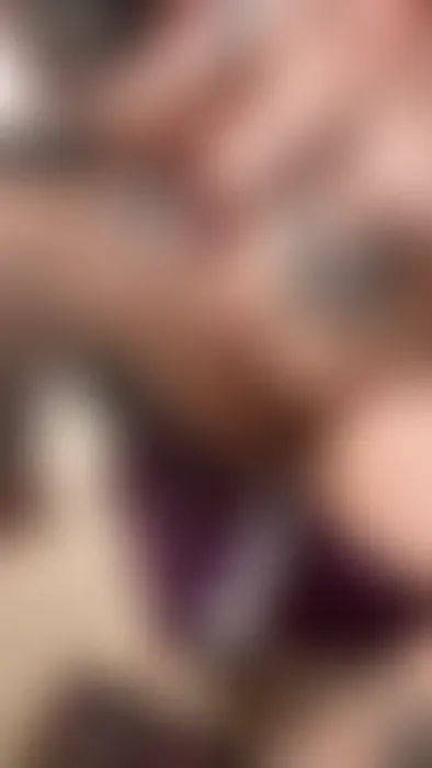 Sexmaschine mit riesigem Toy direkt auf meinem Stuhl