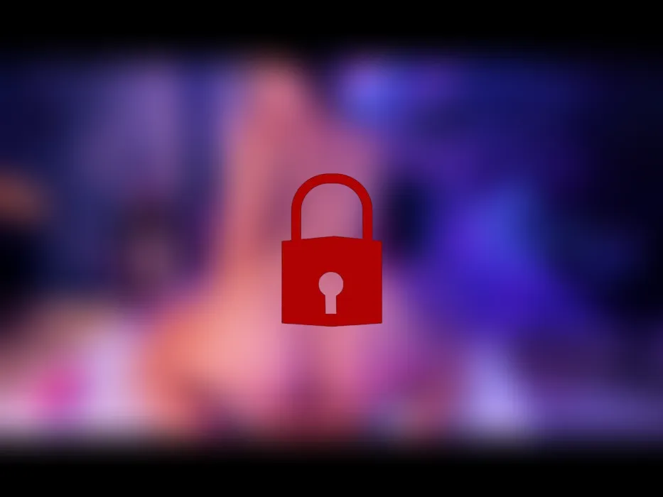 Dieses freche Girl hüpft auf deinem Schwanz herum, bis du abspritzt