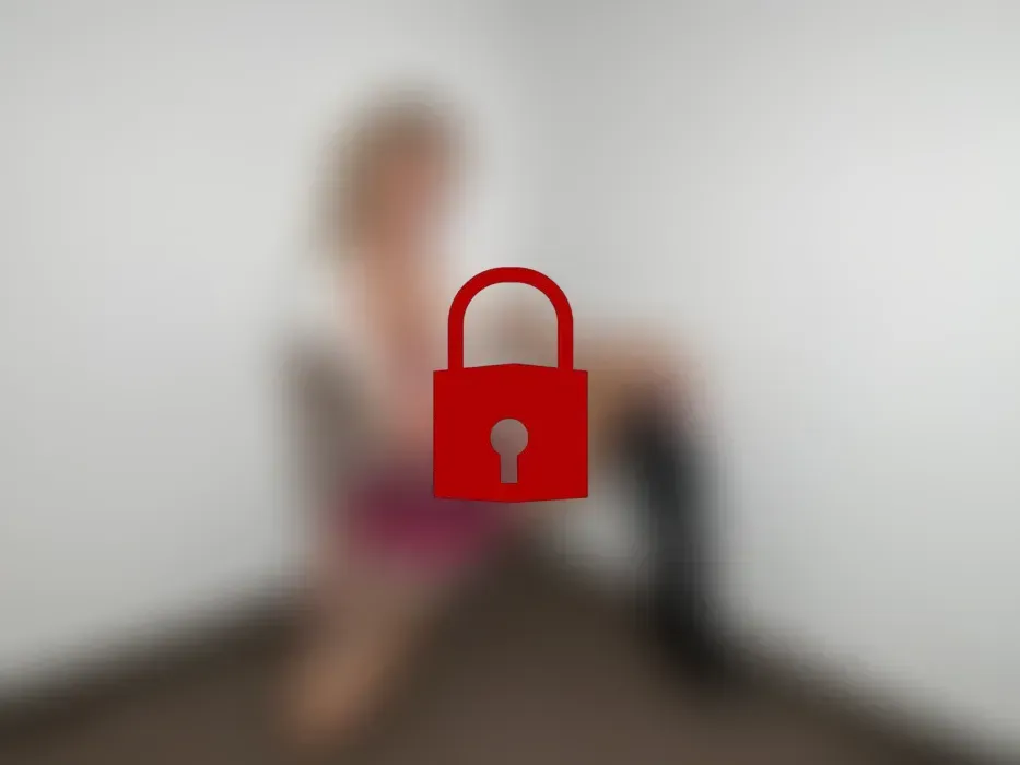 Squirtalarm in Schulmädchenoutfit!