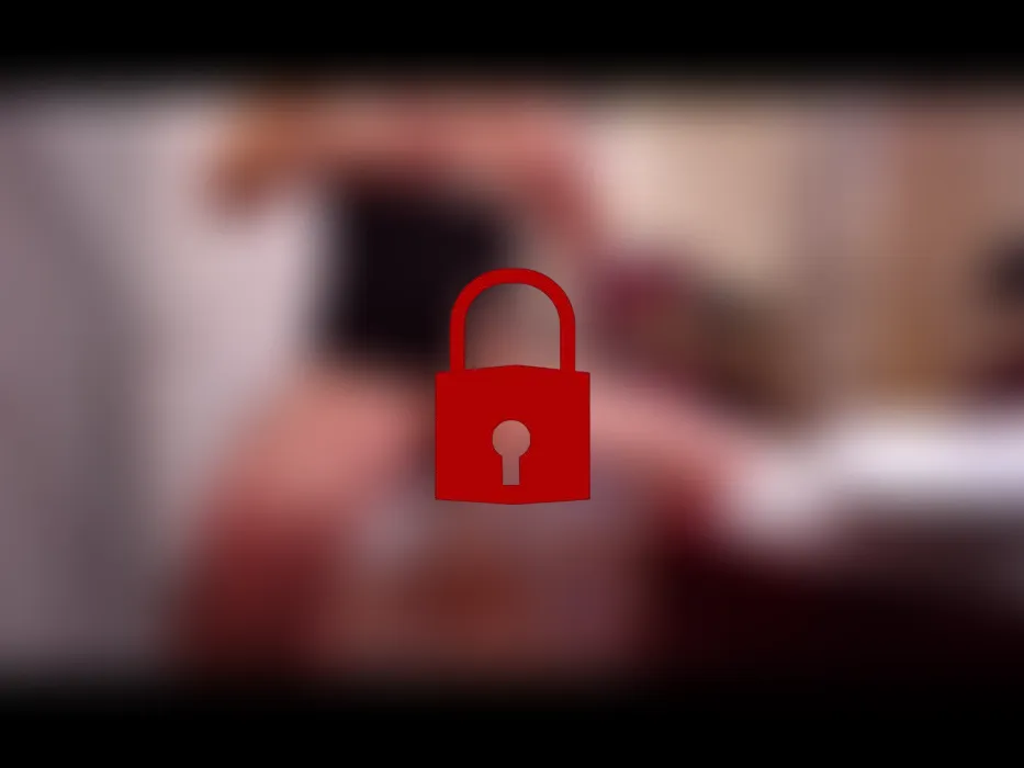 Ich spiele mit meinen Brüsten und reite einen großen Schwanz