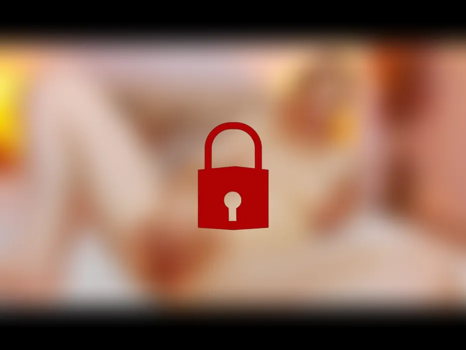 Reibe langsam meine nasse geile Muschi!