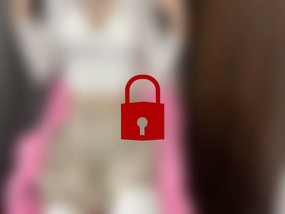 Pussy dehnen mit XXL Vibrator