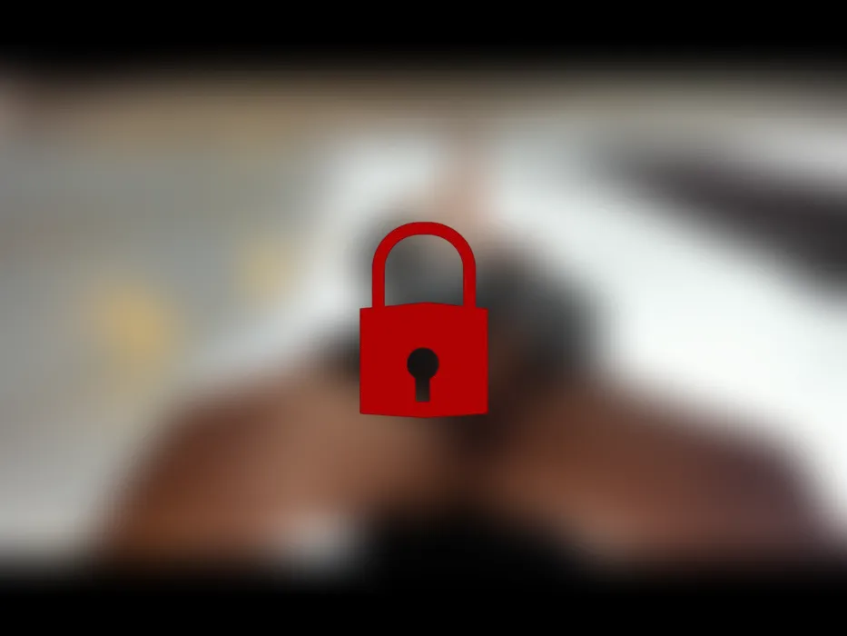 Blowjob im Spiegel, Blick vom Boden sehr heiß