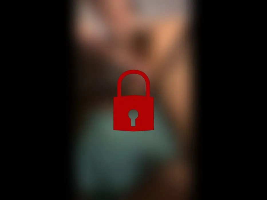Geile Lady fickt mich mit XXL Dildo anal