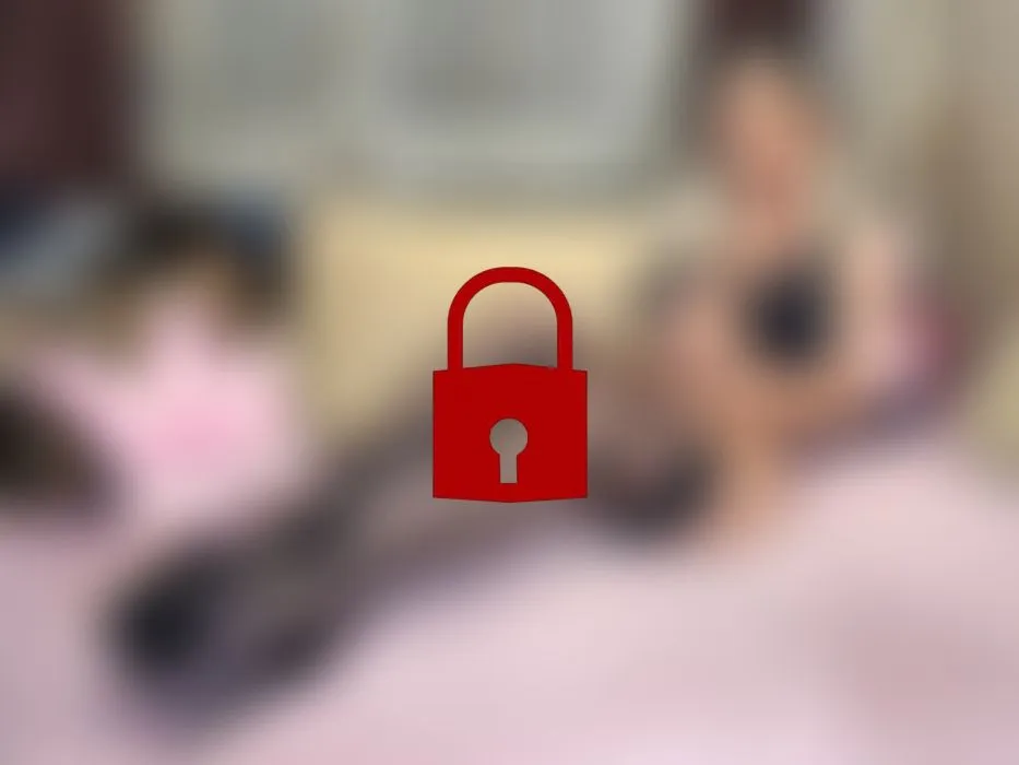 After a nice introduction, I'll fuck my own pussy and ass with my favorite dildos, but first I'll suck your cock! (I speak English and the video resolution is 1080p!)