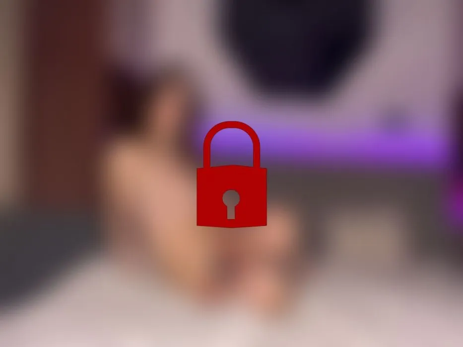 Anal und Vaginal mit zwei Dildos besorgt