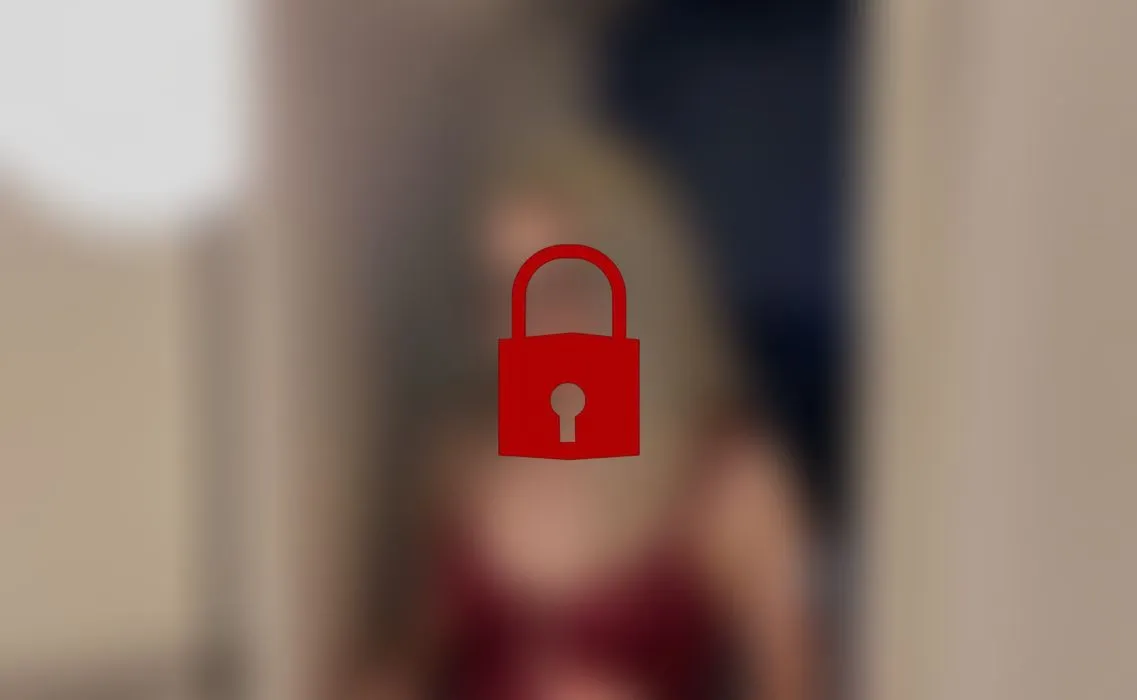 Spontan im Hotel gefickt / Mein ERSTER Footjob