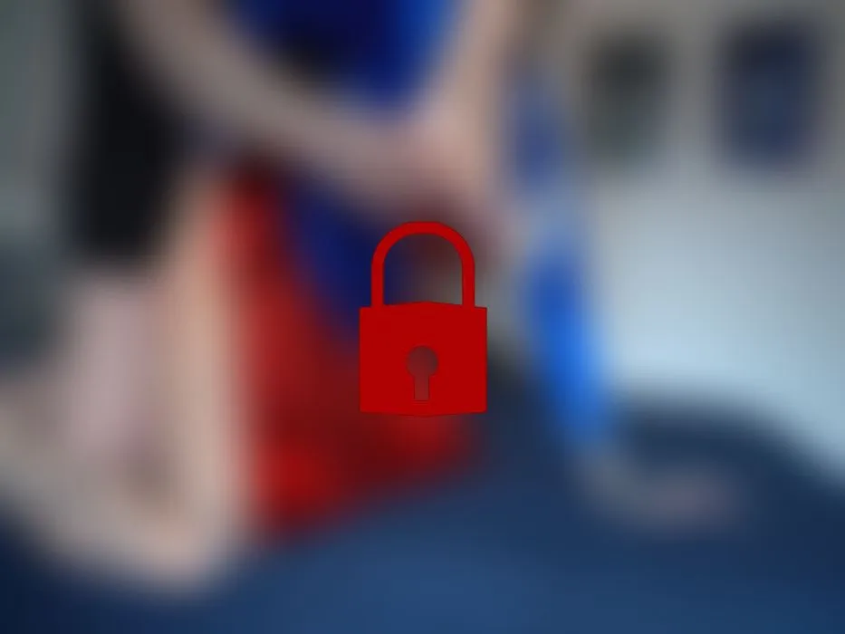 Supergirl ist schwanzgeil - Doggy abgefickt spritz auf meinen Arsch