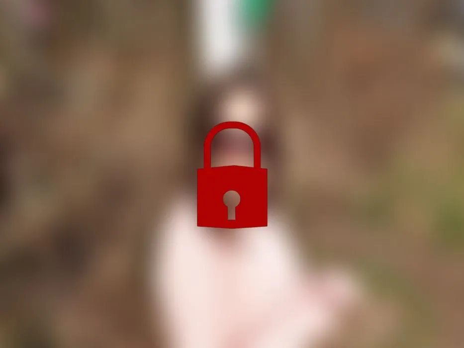 An der Bushaltestelle erkannt und durchgefickt