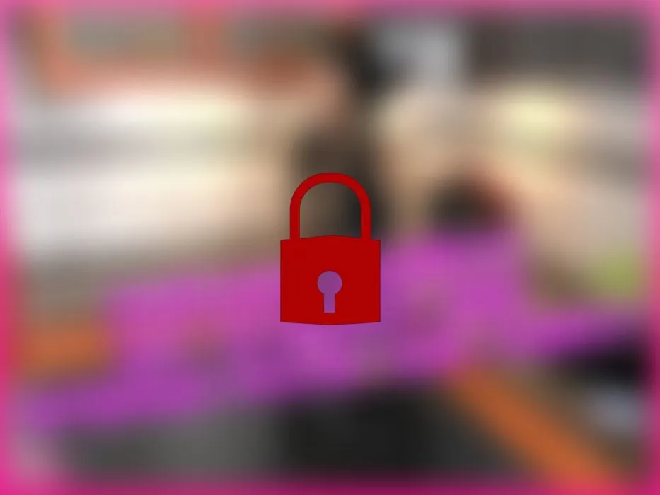 Auslauf-Modell! Mit Stiefeln und Sperma-Fotze zur Party