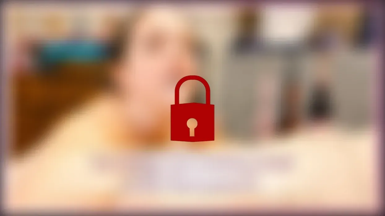 Eine heftige Spermaladung direkt in den Mund gespritzt