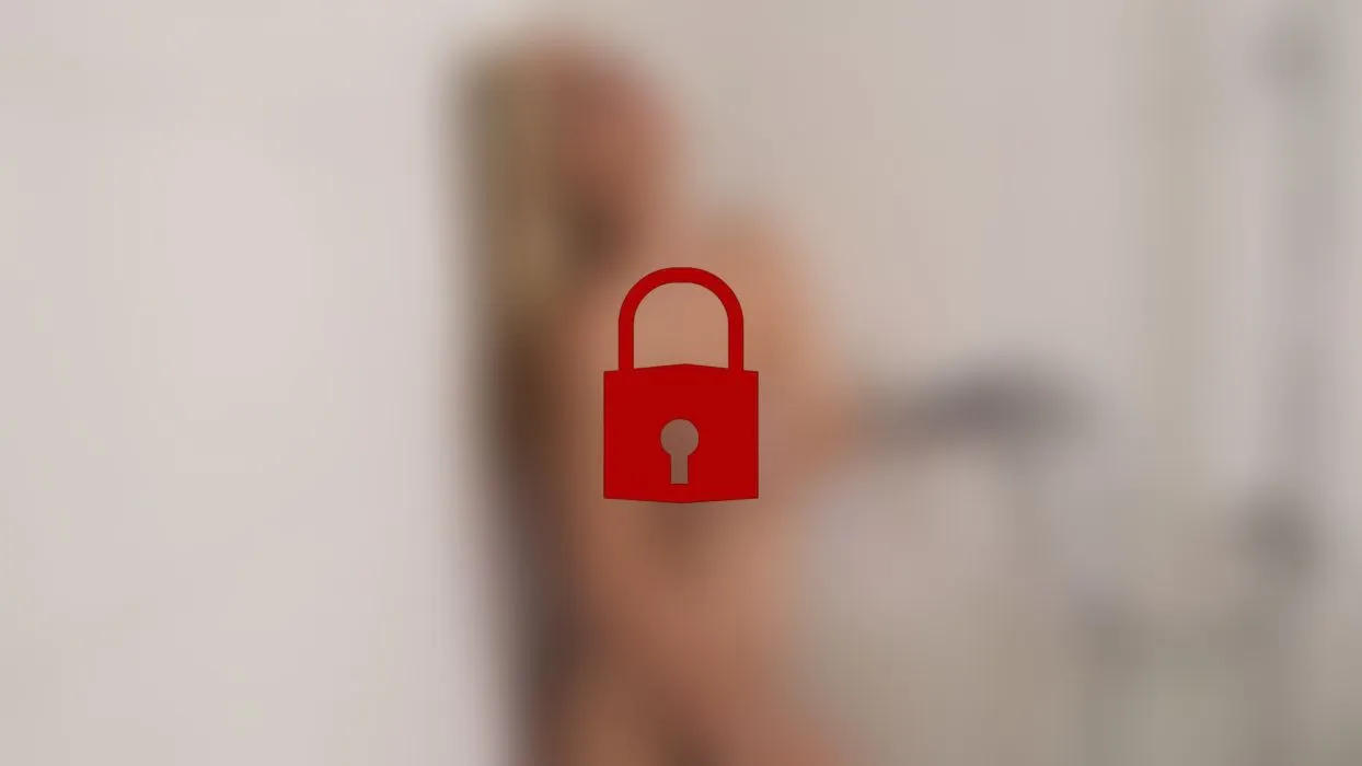 Notgeil unter Dusche und zack in den Arsch gefickt worden!