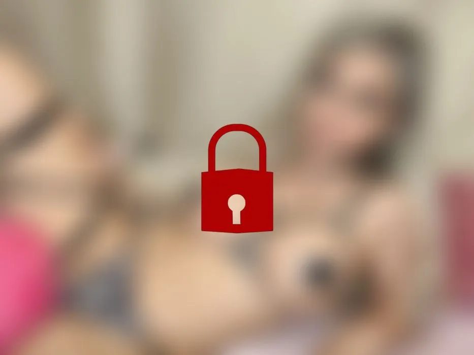 I'm fucking myself with my latest, longer, veined dildo and my fav lush toy on my clit, from a slightly isometric / close-up view (I speak English in the video)