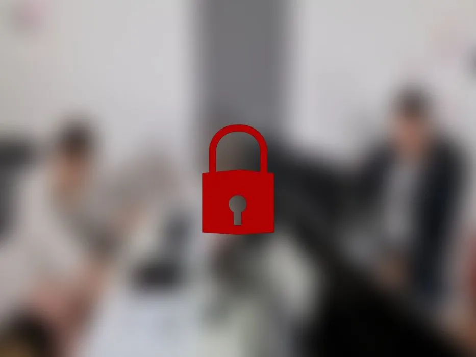 Kollegen beim wichsen im Büro erwischt