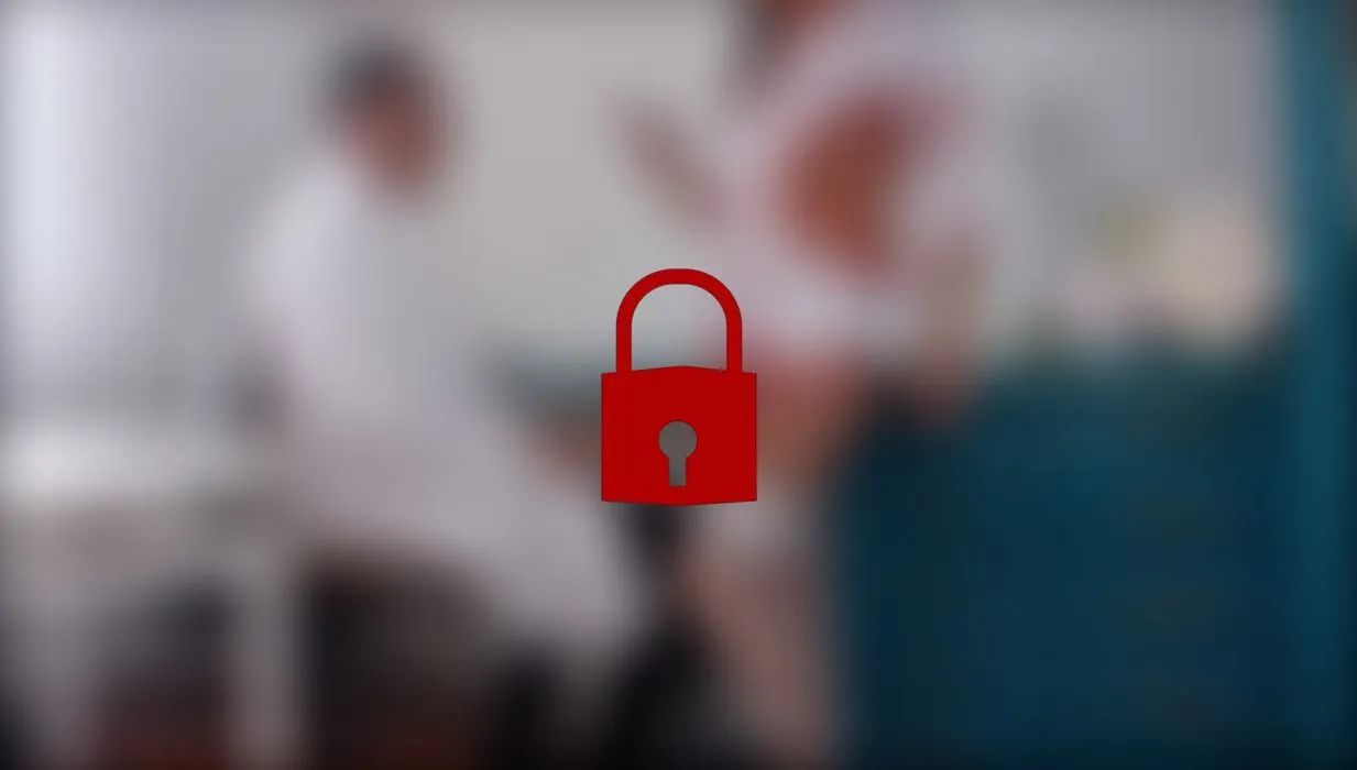 Den Doktor beim Wichsen erwischt - Kurzer Blowjob