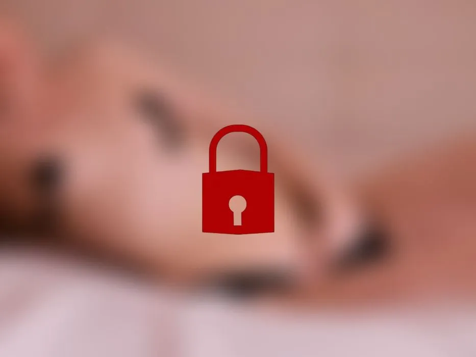 Nippelchen verdeckt, Pussy nass