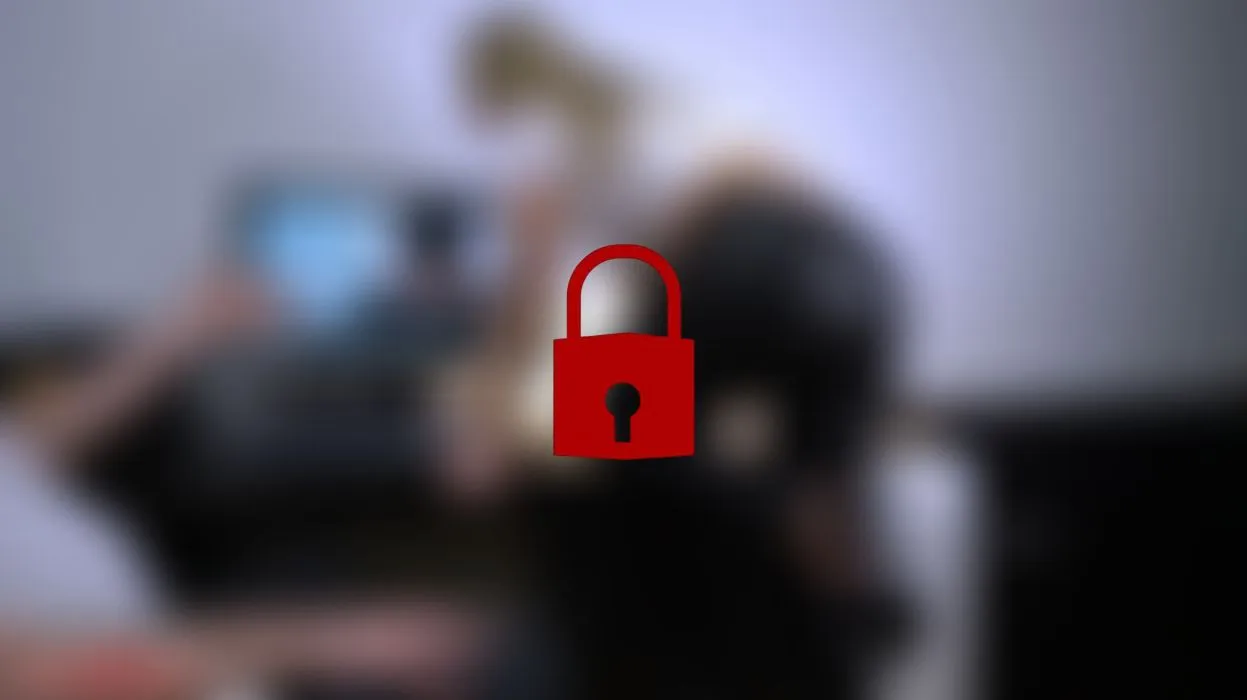 Everyone knows it? My boss discovers my porn