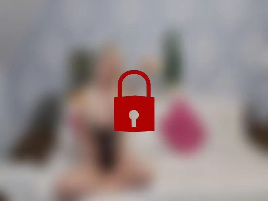 Herbstlich Kastanien in die Pussy gestopft