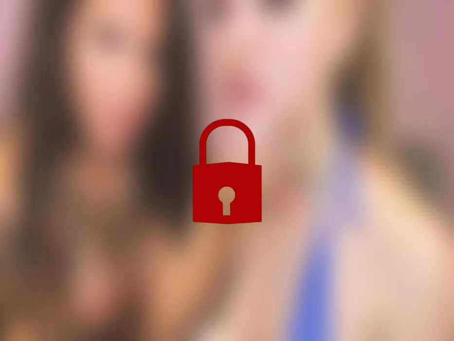 LESBEN: Tittenfick und BJ mit Dildo