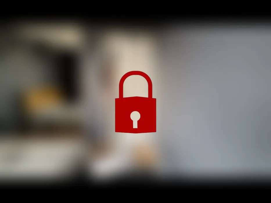 Haushälterin in einem Pornostar-Zimmer