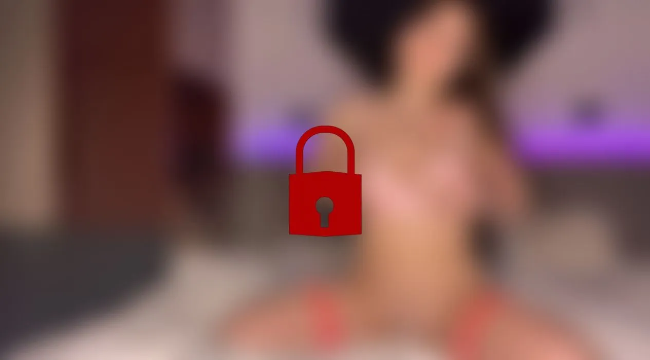 Ich lasse die Hüllen fallen und besorge es mir mit meinem großen Dildo