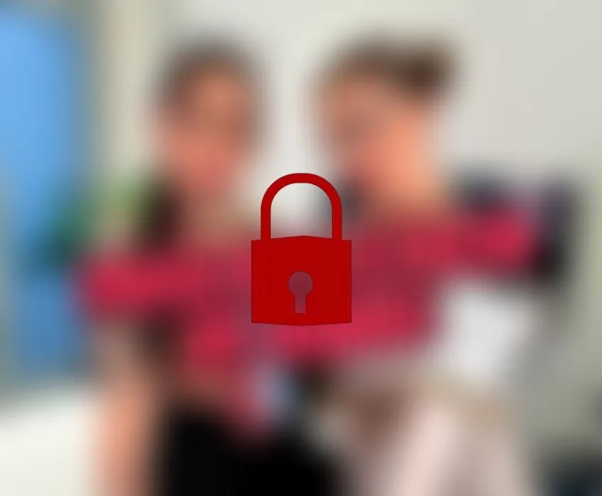 MUSCHI LECKEN IM BÜRO!👅