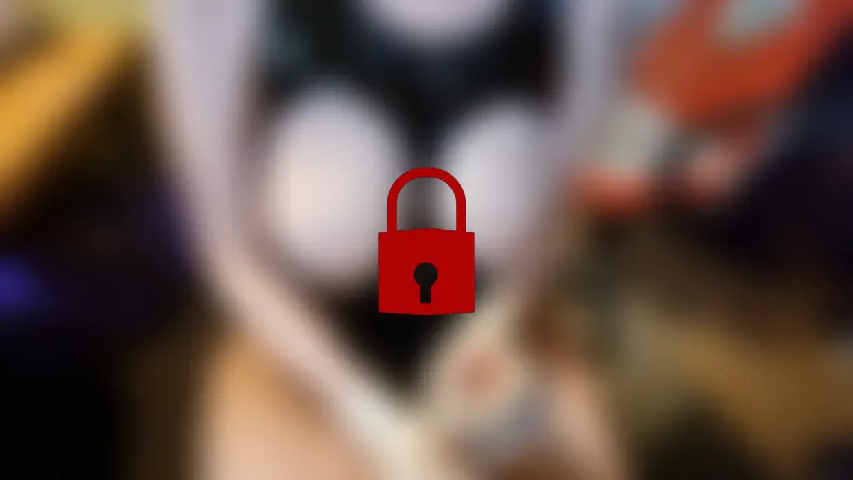 Latex Handjob für Mitbewohner